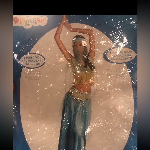 Costumes - Picture 4 of 7